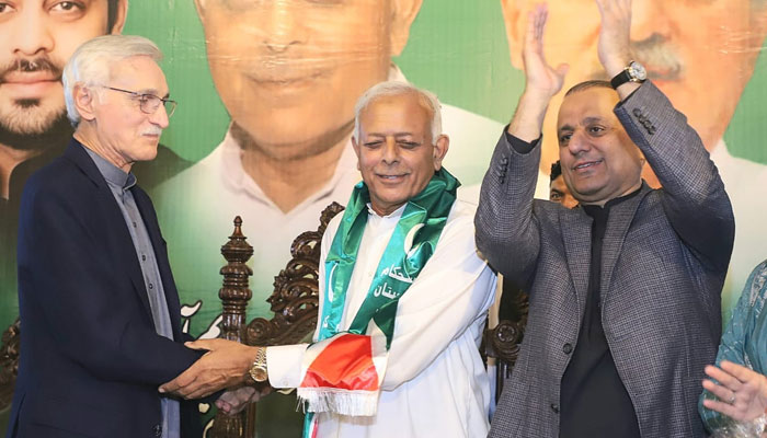 Ghulam Sarwar Khan formally joins the Istehkam-e-Pakistan Party (IPP) on Nov 9, 2023.—x/_isyedali