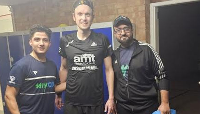 Word junior champion Hamza Khan (left) and former No. 1 James Willstrop (middle). —Facebook/Squash Stories