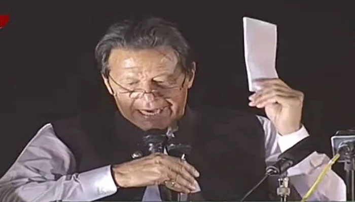 Former PM Imran Khan shows a threat letter during PTIs public rally in Islamabad on Sunday. -Geo News screengrab