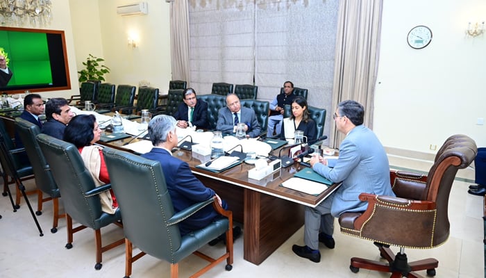 Caretaker Prime Minister Anwaar-ul-Haq Kakar while meeting with a delegation of the All Pakistan Newspapers Society (APNS) in Islamabad on November 23, 2023. — X/@GovtofPakistan