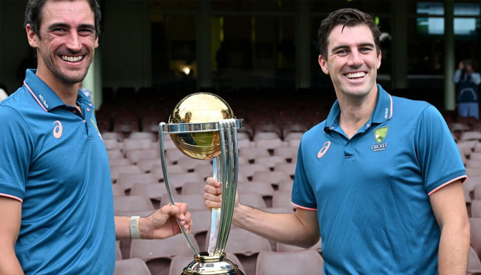 Australia captain Pat Cummins (right) and Mitchell Starc pose with the World Cup at the Sydney Cricket Ground. — AFP File