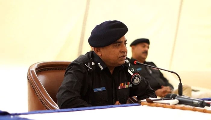 Karachi police chief Khadim Hussain Rind while speaking to junior officers in Garden HQ South Karachi on October 7, 2023. — Instagram/@karachipoliceofficial