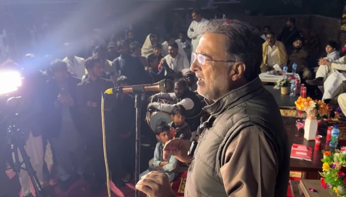 Former Advisor to the PM on Kashmir Affairs and Gilgit Baltistan and PPP leader Qamar Zaman Kaira speaks during a gathering in Gakhra Kalan of Union Council Mangowal in this still on December 14, 2023. — Facebook/Qamar Zaman Kaira