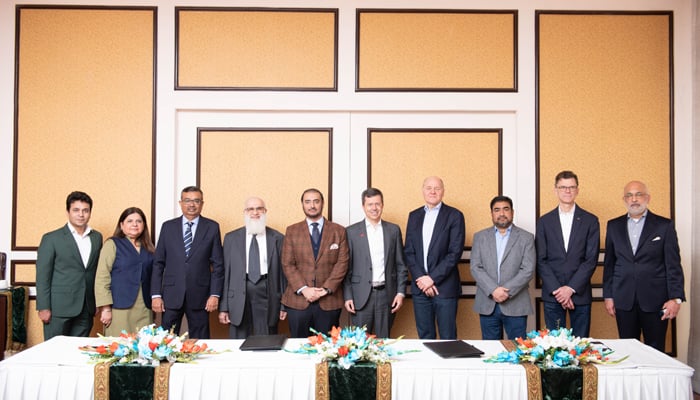 Officials from PTCL during the acquisition of Telenor Pakistan stakes on December 14, 2023. — PTCL website