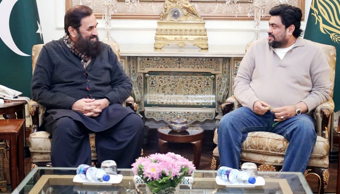 Punjab Governor Muhammad Balighur Rehman (L) while meeting with his Sindh counterpart, Kamran Khan Tessori at the Governor’s House Lahore on December 18, 2023. — X/@KamranTessoriPk