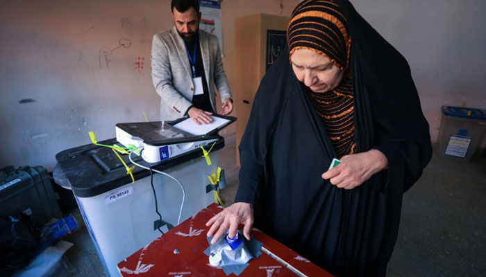 A woman votes in Baghdad in Iraqs first provincial council elections in a decade. — AFP/File