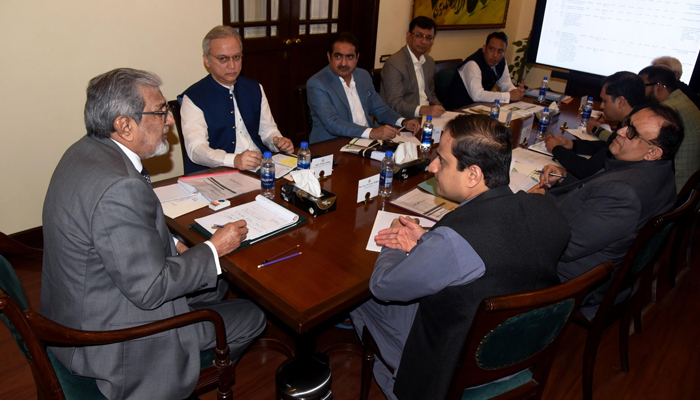 Sindh caretaker chief minister Justice (retd) Maqbool Baqar while chairing a meeting on the progress of the development schemes on December 22, 2023 at the CM House. — X/@SindhCMHouse