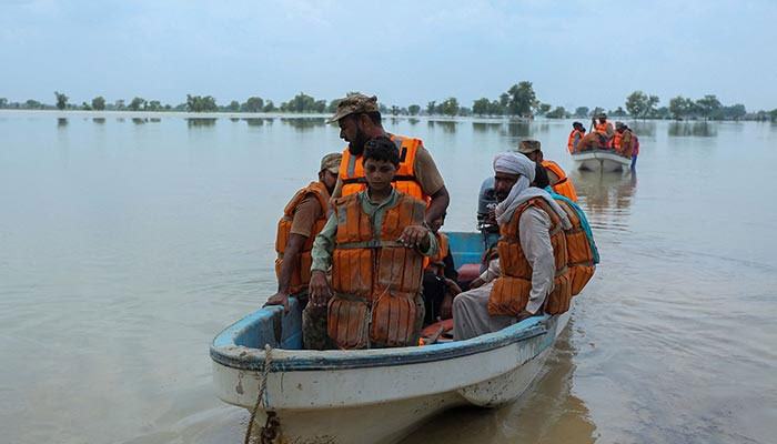 Pakistan army rescues affectees of the recent flooding in Pakistan. — APP/File