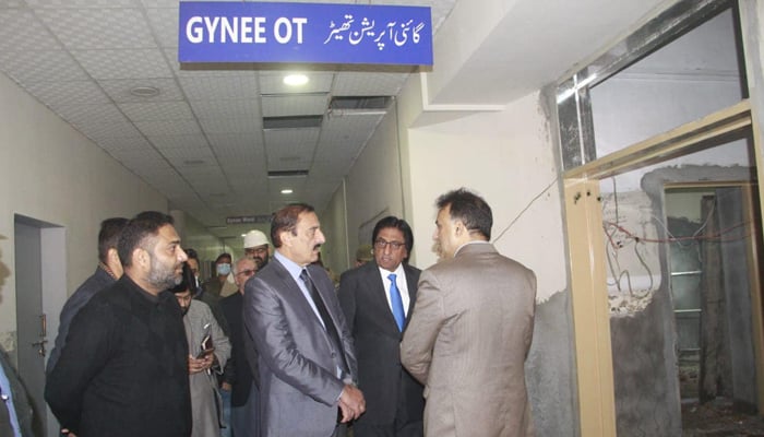 Commissioner Rawalpindi Division Liaquat Ali Chatta while visiting Holy Family Hospital on December 27, 2023.— Facebook/Commissioner Rawalpindi Official