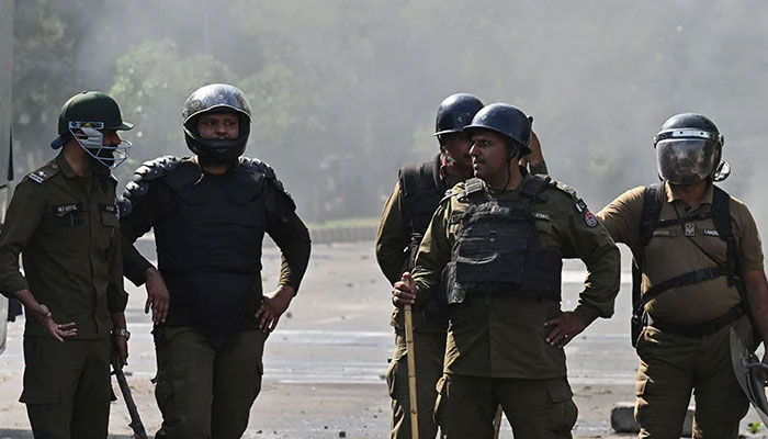 Policeman stand guard as Pakistan Tehreek-e-Insaf party activists and supporters of former Pakistan´s Prime Minister Imran Khan protest against the arrest of their leader, in Lahore on May 11, 2023. — APP