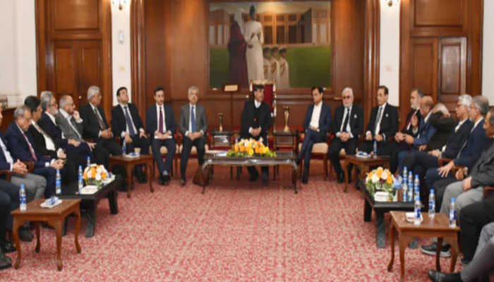 Caretaker Federal Minister for Commerce, Industries and Production Dr. Gohar Ejaz meets with delegation of the Pakistan Business Council at Governor House Karachi on Dec 28, 2023. — PID