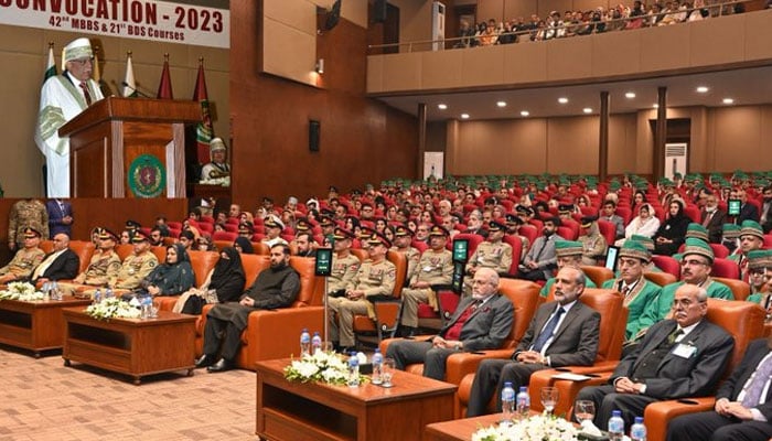 General Sahir Shamshad Mirza, Chairman Joint Chief of Staff Committee attended, as chief guest, the 41st convocation ceremony of 42nd MBBS and 21st BDS course, held at Army Medical College, Rawalpindi. — X/Defense_Talks