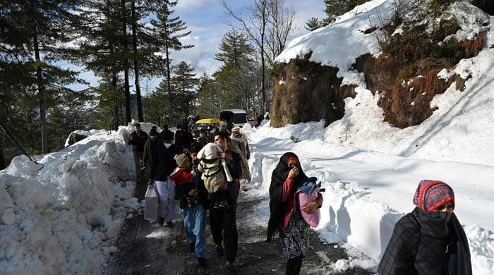 Admin sets up 13 centres in Murree to facilitate tourists