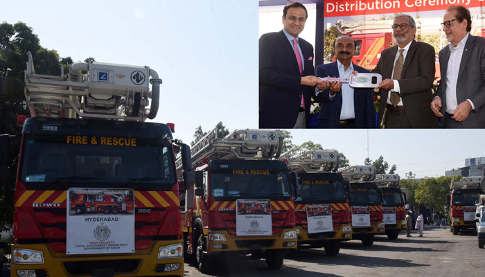 Caretaker Sindh CM, Justice (R) Maqbool Baqar hands over a key of three snorkels to Murtaza Wahab, Mayor Karachi during a ceremony held at the Water Board Office in Karachi on January 11, 2024. — PPI