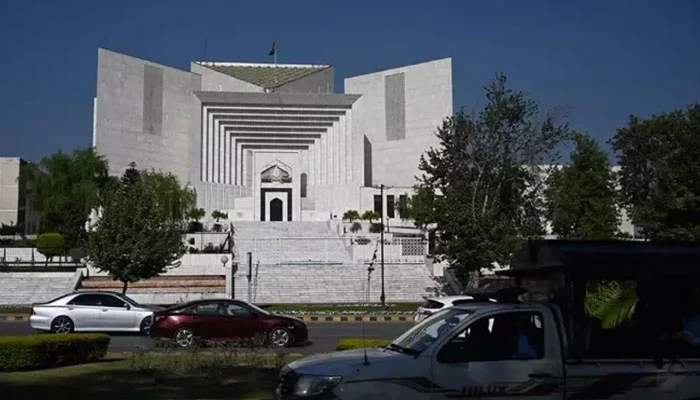 Motorists drive past Pakistan’s Supreme Court in Islamabad on April 5, 2022. — AFP/File