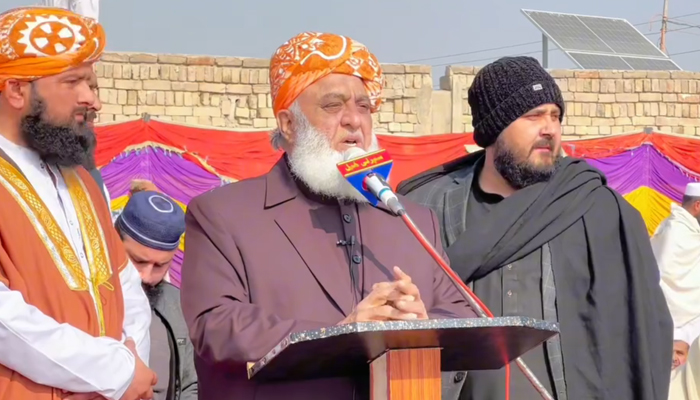 Jamiat Ulema-e-Islam (JUIF) chief Maulana Fazlur Rehman speaks in the Dastarbandi ceremony at Jamia Halimia on January 21, 2024. — Facebook/Maulana Fazl ur Rehman