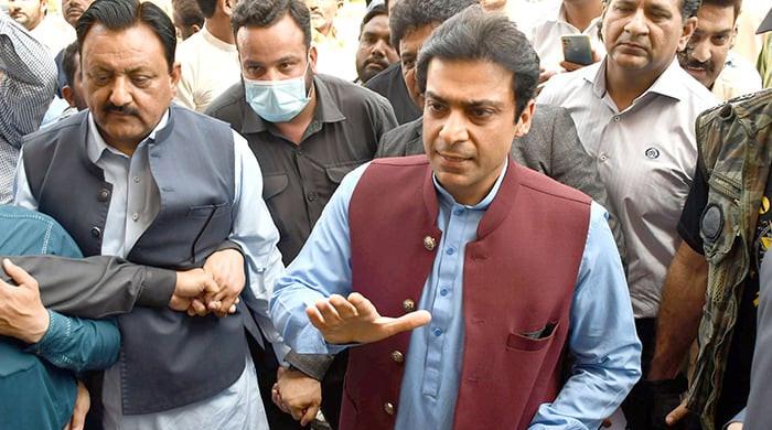 Shoe hurled at Hamza in Lahore rally