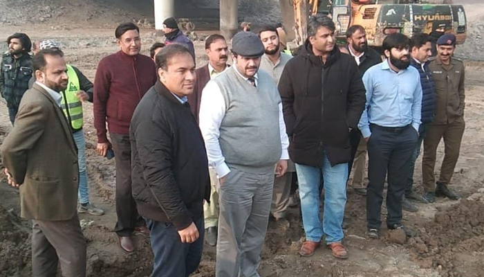 Caretaker Provincial Minister for Housing Azfar Ali Nasir (C) inspection during visits to Bund Road Controlled Access Corridor on January 23, 2024. — Facebook/Lahore Development Authority