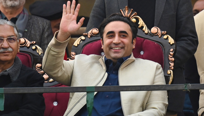 Pakistan People´s Party (PPP) chairman Bilawal Bhutto Zardari (R) waves to supporters at an election campaign rally in Rawalpindi on January 28, 2024. — AFP