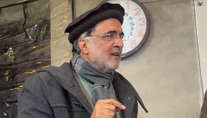 Former advisor to the PM on Kashmir Affairs and Gilgit-Baltistan and PPP leader Qamar Zaman Kaira speaks during a gathering of supporters in Lalamusa in this still on January 12, 2024. — Facebook/Qamar Zaman Kaira