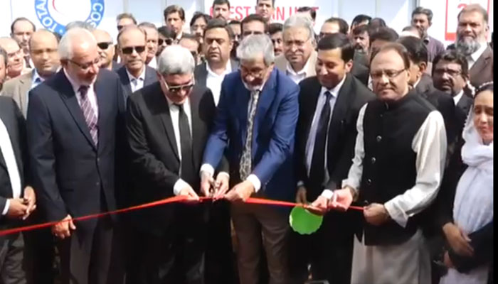 Sindh caretaker chief minister Justice (retd) Maqbool Baqar inaugurating chest pain units (CPUs) of the National Institute of Cardiovascular Diseases (NICVD) at the Sindh High Court Bar Association (SHCBA), Karachi on Feb 3.2024.  — Facebook/ SindhCMHouse