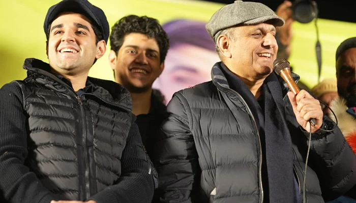 Istehkam-e-Pakistan Party (IPP) president and candidate from NA-117, PP-149 & 209, Abdul Aleem Khan (R) addresses an election rally at Sahar Road on January 28, 2024. — Facebook/Abdul Aleem Khan