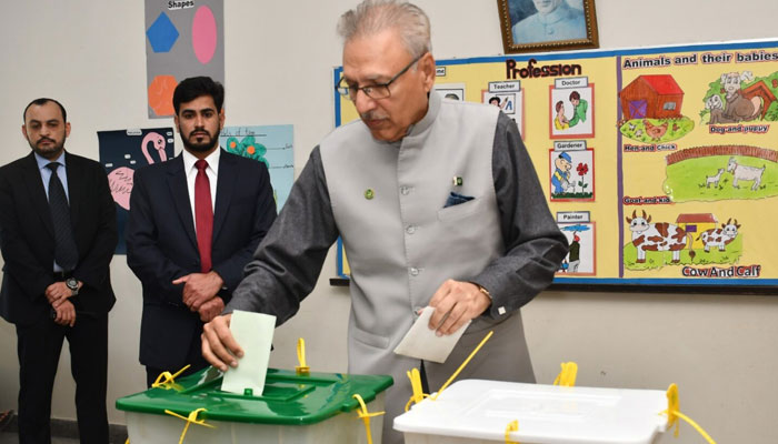 President Dr Arif Alvi casts his vote on February 8, 2024. — APP