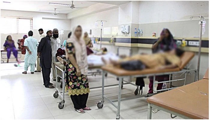 The image shows an emergency ward of a Karachi hospital. — APP File