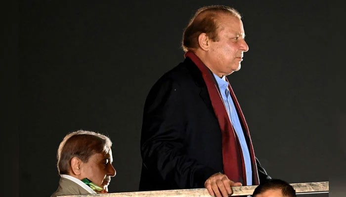 Former prime ministers Nawaz Sharif (R) arrives with his brother Shehbaz Sharif during an event held to welcome the former at Minar-e-Pakistan in Lahore on October 21, 2023. — AFP