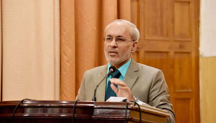 Punjab University Vice Chancellor Prof Dr Khalid Mahmood while addressing a seminar on Media Literacy on November 2, 2023. — Facebook/University of the Punjab