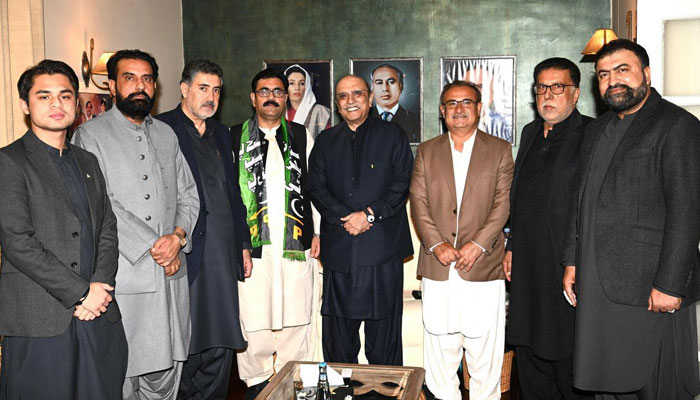 Pakistan Peoples Party Parliamentarians President Asif Ali Zardari (C) pictured with independent candidate Bakht Muhammad Kakar also Ejaz Jakharani, Sadiq Imrani, Sarfraz Bugti, Malik Shah Gurgej, Ali Madad Jatak and Jamal Raisani were present in this picture on February 20, 2024. — Facebook/Pakistan Peoples Party - PPP