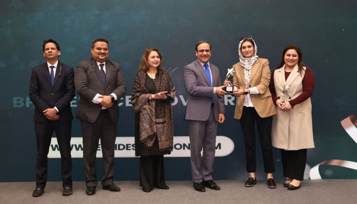 Interim Minister for IT and Telecom Umar Saif gives an award to an official of the Systems Limited on February 13, 2024. — Facebook/Systems Limited