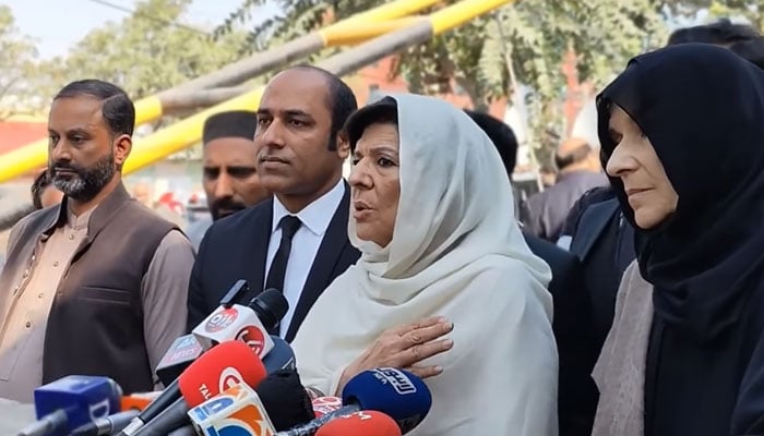 Former Prime Minister Imran Khans Sister Aleema Khan speaks media person on February 22, 2024. — Facebook/Shah Mahmood Qureshi