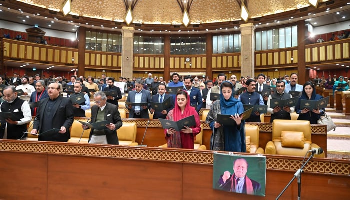 The first CM elect of Punjab Maryam Nawaz (1st-R) while taking oath in the Punjab Assembly on February 23, 2024. — Facebook/Maryam Nawaz Sharif