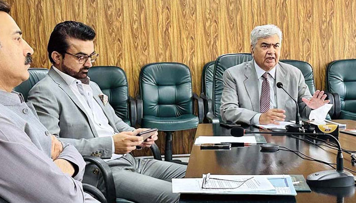Dr. Kauser Abdulla Malik, Federal Minister for the Ministry of National Food Security and Research (R) chairs a meeting. — APP/File