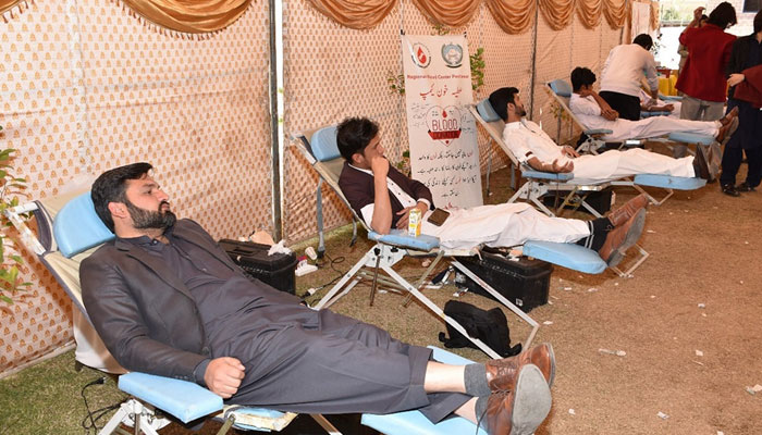 Khyber Pakhtunkhwa Regional Blood Centre organised a blood collection camp at Khyber Medical University (KMU) Peshawar. — Facebook/kmupeshawarofficial/File