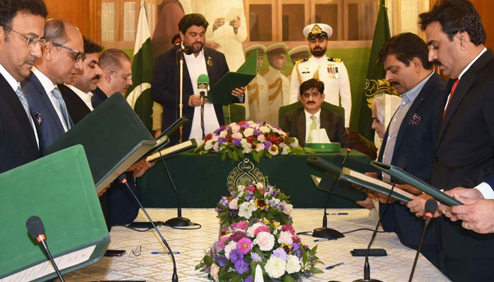 Sindh Governor, Kamran Tessori administrating oath to provincial cabinet members of Sindh during oath taking ceremony held at Governor House in Karachi on March 12, 2024. — PPI