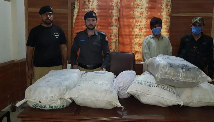 This image shows Police officials along with recovered drugs and a suspect. — APP/File