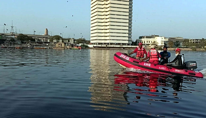 Edhi Marine Services team is busy in rescue operation after the report of a man jumping into the sea from the Native Jetty Bridge, in Karachi on March 17, 2024. — PPI