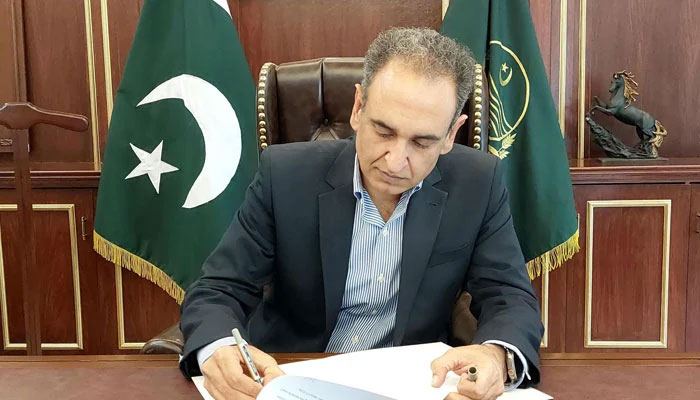 Newly appointed Commissioner Lahore Zaid Bin Maqsood assumes charge as Commissioner Lahore on May 1, 2024. — Facebook/Commissioner Lahore,Punjab.