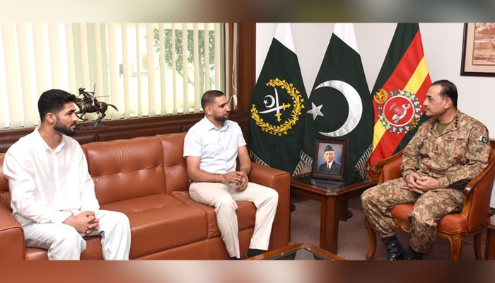 British-Pakistani boxerAmir Khan (C) and Martial Arts Champion Shahzaib Rind (left) meet COAS General Syed Asim Munir at GHQ in Rawalpindi on May 4, 2024. — Facebook/ISPR