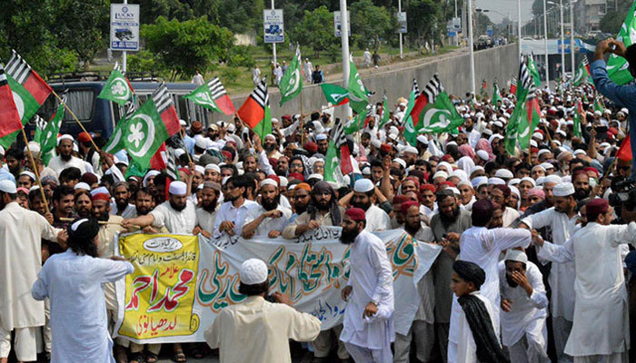 Activists of Ahl-e-Sunnat-wal-Jamaat (ASWJ) hold flags in a rally. — INP/File