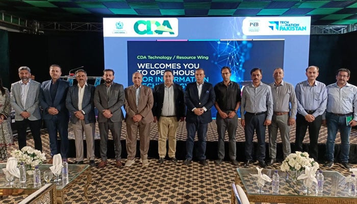 CDA Chairman Muhammad Ali Randhawa, along with representatives from various IT organisations pose for a group photo at an event on May 14, 2024. — Facebook/Capital Development Authority - CDA, Islamabad