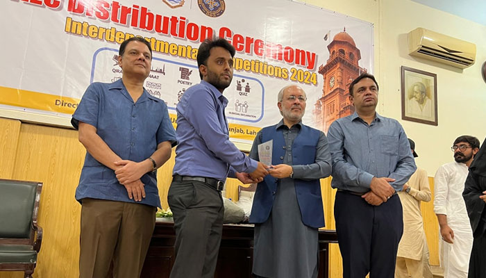 Punjab University Vice Chancellor Prof Dr Khalid Mahmood at the prize distribution ceremony of Inter-Departmental Co-Curricular competitions 2024 organised by Punjab University Directorate of Students Affairs at Al Raazi Hall on May 17, 2024.  — Facebook/DSA Punjab University -Pakistan