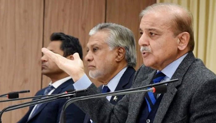 PM Shehbaz Sharif pictured alongside FM and Deputy PM Ishaq Dar at  a press conference in Islamabad. — PID/File