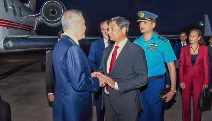 Turkish FM Hakan Fidan(left) being received by Additional Foreign Secretary (Afghanistan & West Asia) Ambassador Ahmed Naseem Warraich in Islamabad on May 19, 2024. — Ministry of Foreign Affairs