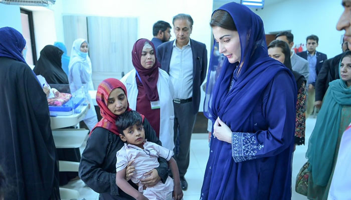 Punjab Chief Minister Maryam Nawaz Sharif speaks with patients during surprise visit to Holy Family Hospital (HFH) on May 22, 2024. — Facebook/Team MNS