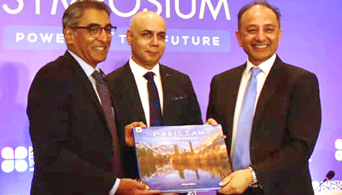 Federal Minister for Petroleum Musadik Masood Malik receives a book from President Overseas Investors Chamber of Commerce and Industry Rehan Shaikh during an energy symposium in Islamabad on May 22, 2024. — APP