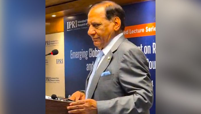 Former Chairman Joint Chiefs of Staff Committee General (r) Ehsan ul Haq addresses an event. — APP/File