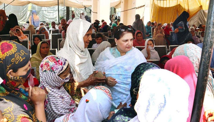 Chairperson Benazir Income Support Programme Mrs Rubina Khalid, under her supervision, witnessed the payment process to an elderly woman beneficiary at a payment campsite on May 23, 2024. — APP